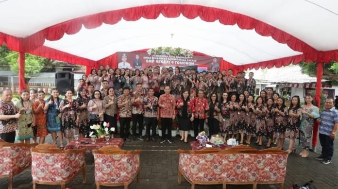 Hadiri Graduation Ceremony 3 Sekolah, Wali Kota Tomohon Ungkap Apresiasi