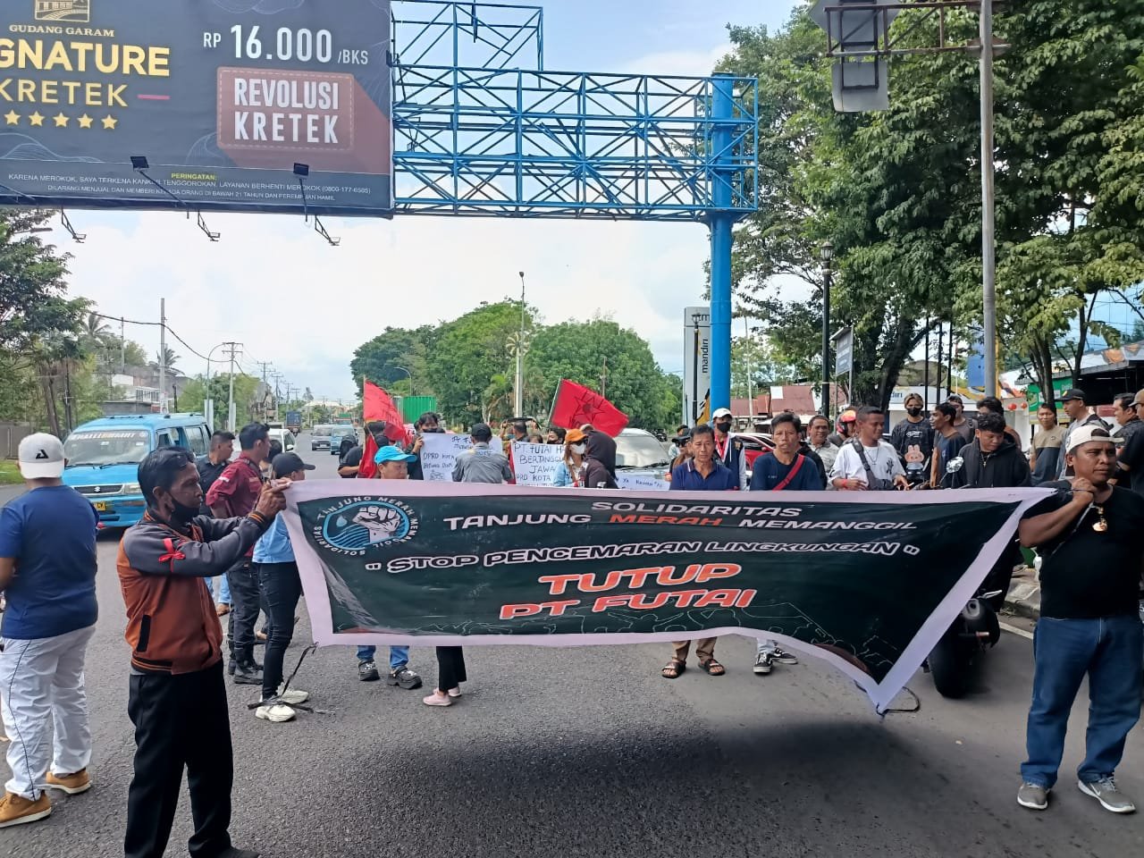 Masyarakat Tanjung Merah Gelar Aksi Tuntut PT Futai Ditutup