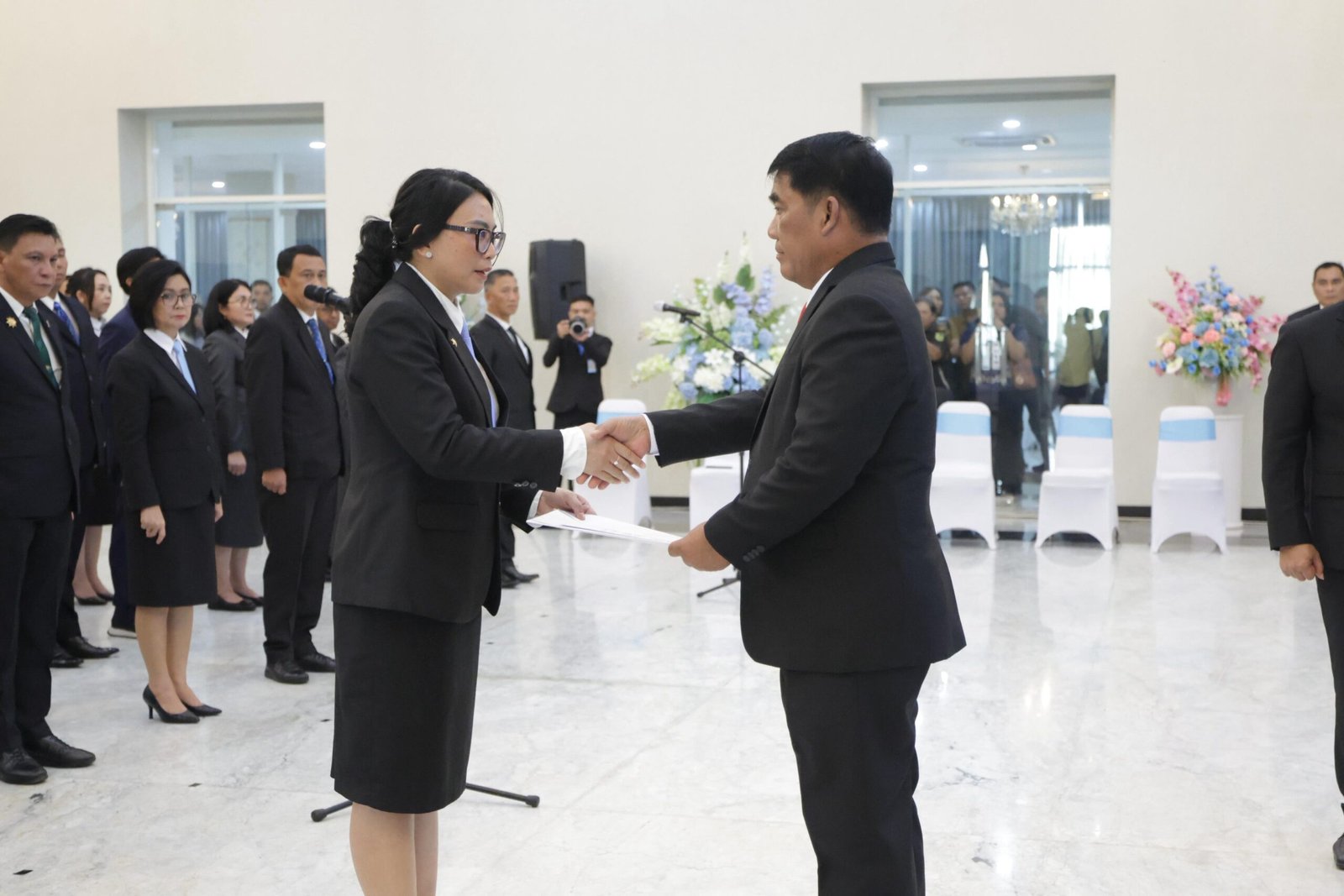 Lantik Pejabat Eselon II,III,IV, Gubernur Ingatkan Tunjukan Kinerja Terbaik